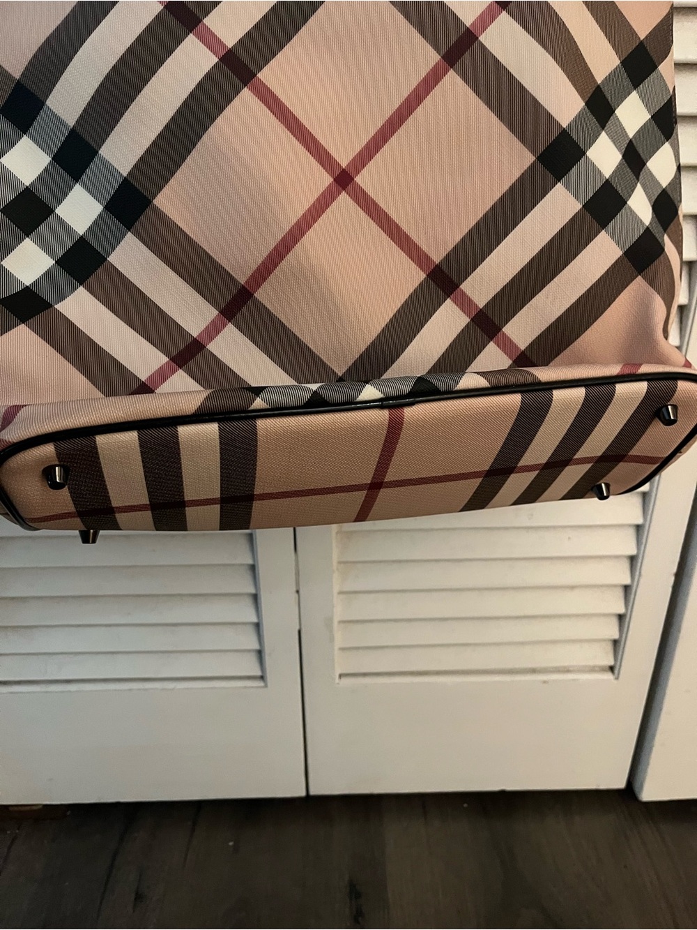 Burberry Beige Plaid Tote with Black Handles - Picture 3 of 10